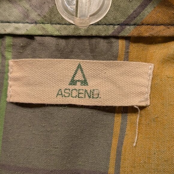 Ascend Short Sleeve Button Down Size Large - Picture 5 of 13
